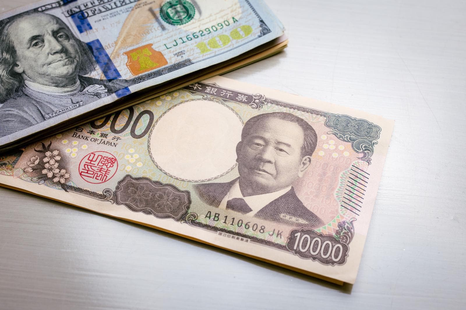 Japanese Yen bills and coins