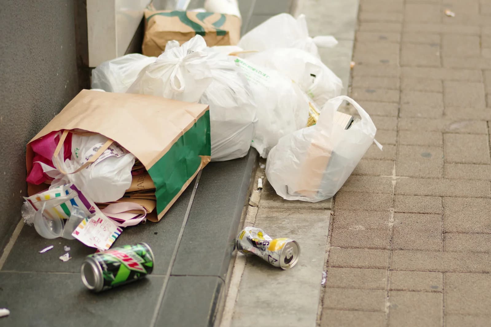 Japanese recycling bins and trash separation guide